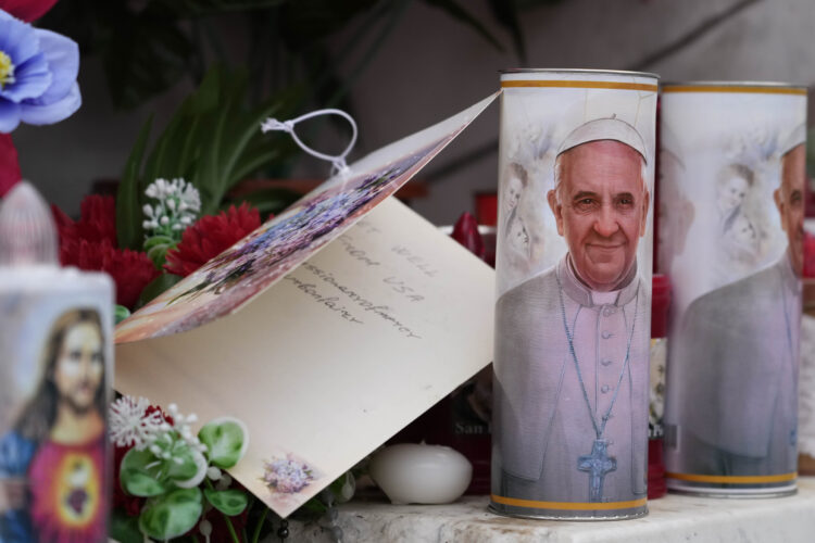 Italy PM Meloni visits pope in hospital, says he's in good spirits as tests show slight improvement